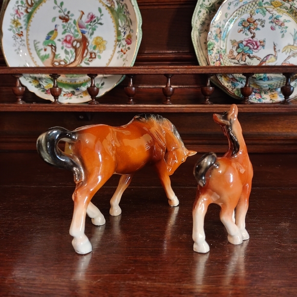 Mare & Foal China Horse Figurines/Statues.2 Vintage Horse Statues - Picture 3 of 12